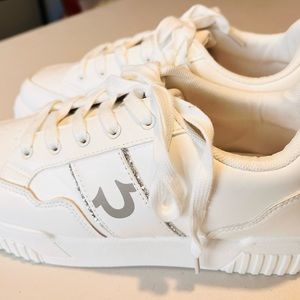 True Religion white sneaker with silver logo size 9